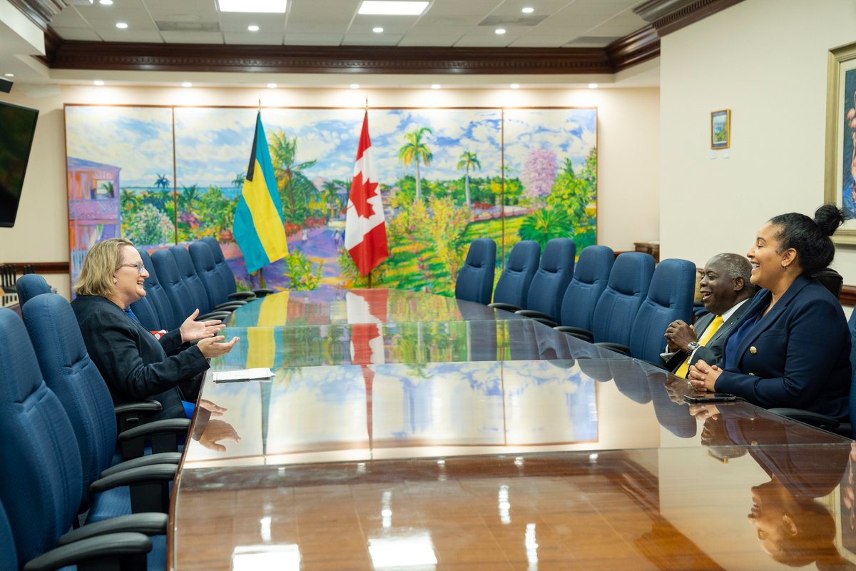 CanadaauBahamas's tweet photo. La Haut-Commissaire @ETudakovic a eu l'honneur de rendre sa dernière visite de courtoisie au Premier Ministre des Bahamas et à nos amis bahaméens. Ensemble, ils ont réfléchi aux réalisations communes et au partenariat solide bâti au fil des années. https://t.co/rE4LpU9YMW