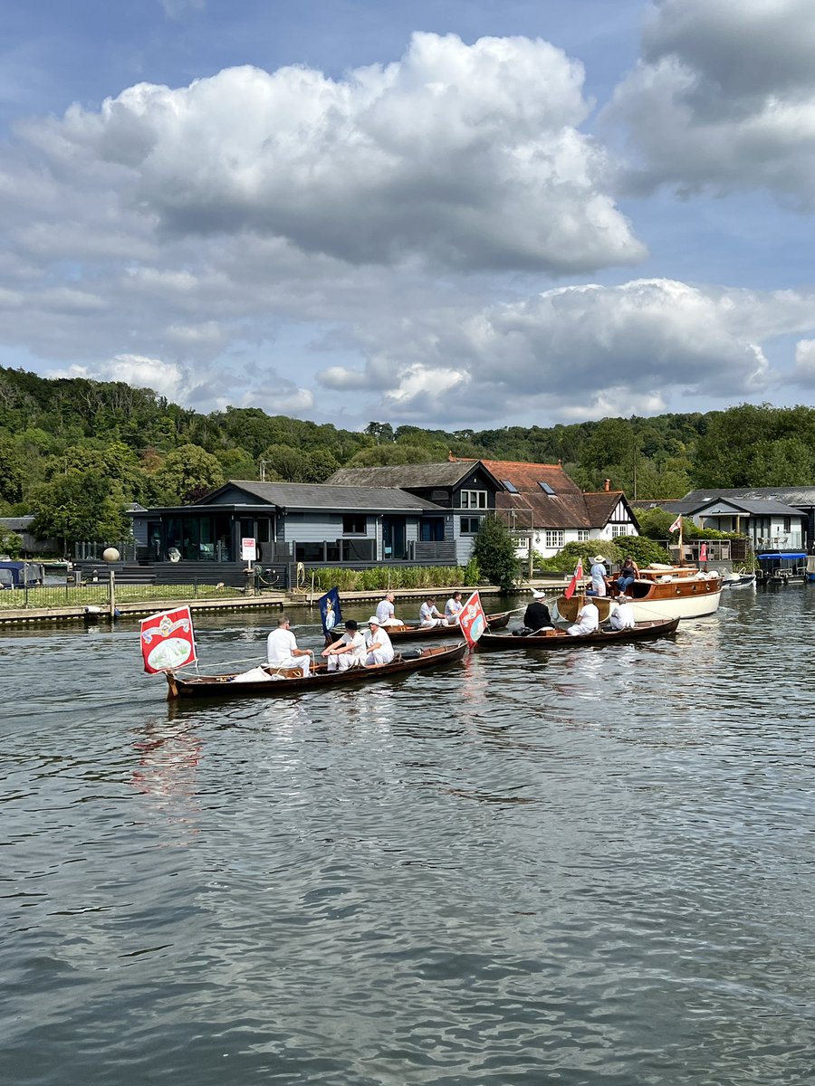 river_rowing's tweet photo. Found them! 

#SwanUpping #HenleyOnThames https://t.co/Xxm4GURrtw