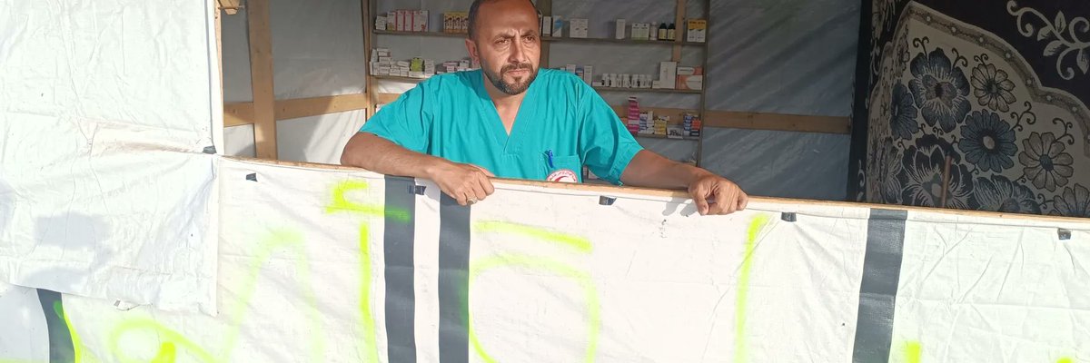 GazaUnlocked's tweet photo. “The Israeli occupation destroyed the two pharmacies I owned in #Gaza City. Despite this, I opened another one in my tent,” Ahmed Nasr Halas describes how he provides medical services under impossible circumstances.
https://t.co/m90H91FIDB
#DisplacedinGaza @GazaUnlocked https://t.co/G5jhX0KIVX