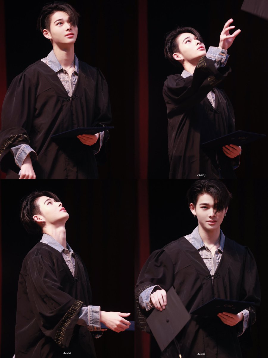namaewariki's tweet photo. he threw the graduation cap 🥹 #NI_KI https://t.co/Nulibcnlcc