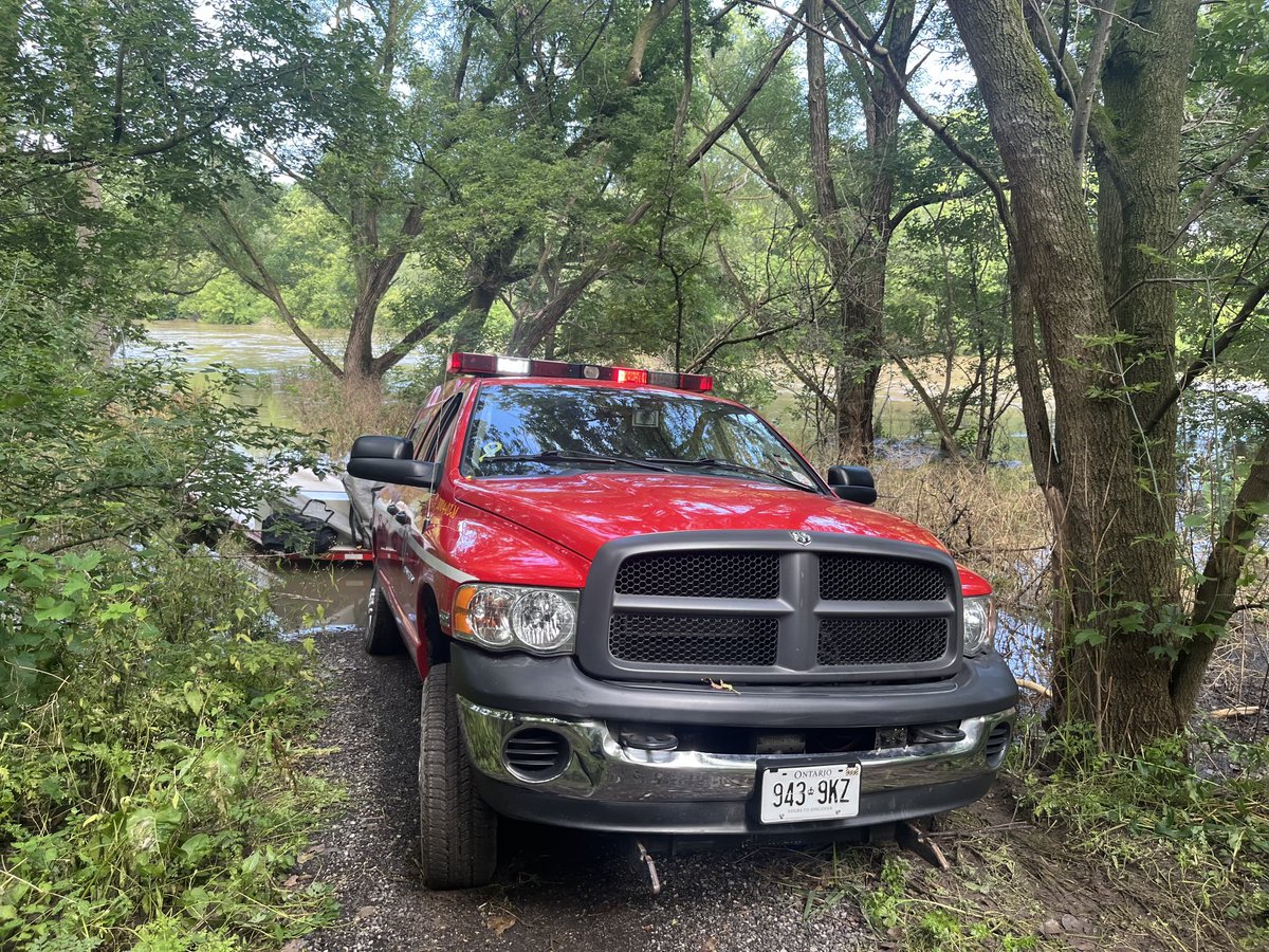 LdnOntFire's tweet photo. Fire crews are out on the Thames River today. Crews are investigating the river and training due the unprecedented rainfall and unpredictable and fast water flow between Highbury &amp; Wonderland. Please stay away from riverbanks, the river itself is very dangerous. #ldnont ^cs https://t.co/ZEdEuVuCCh