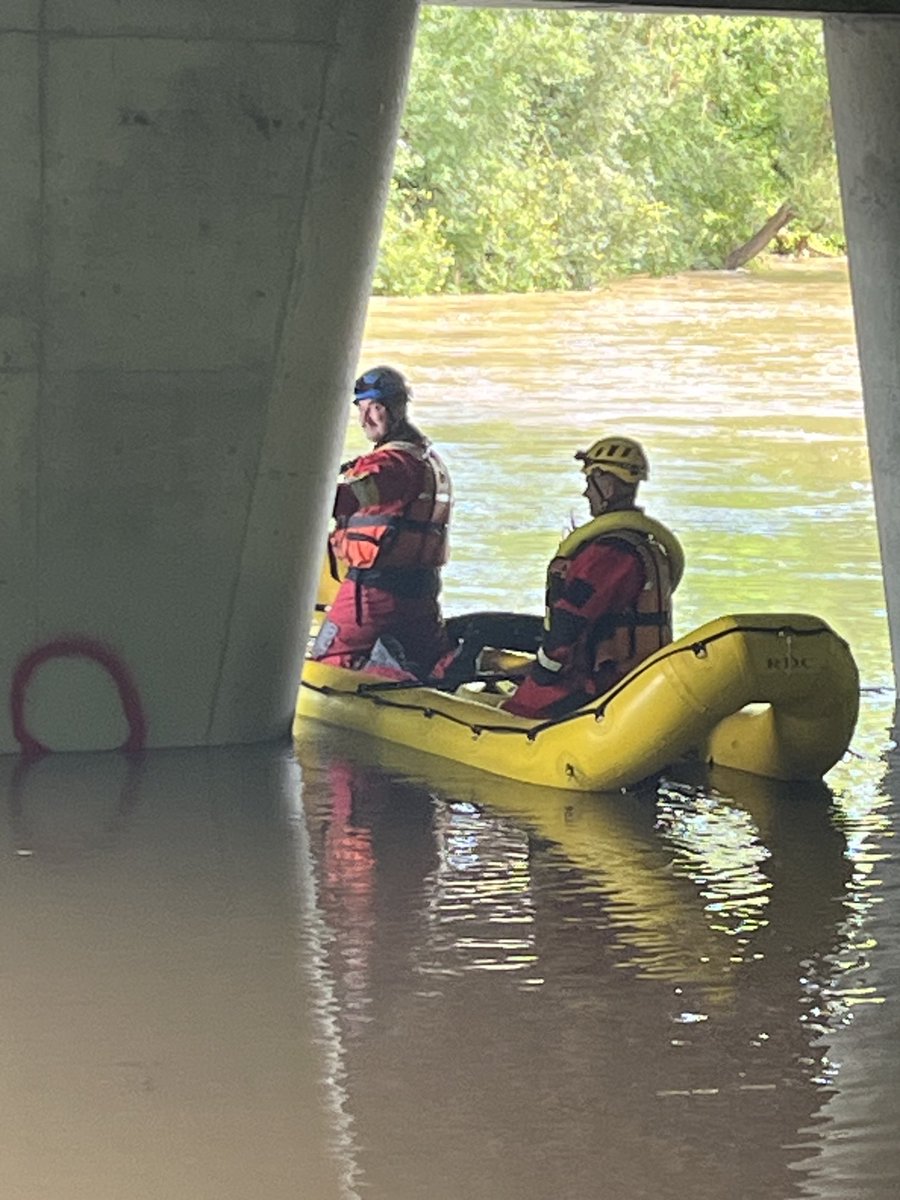 LdnOntFire's tweet photo. Fire crews are out on the Thames River today. Crews are investigating the river and training due the unprecedented rainfall and unpredictable and fast water flow between Highbury &amp; Wonderland. Please stay away from riverbanks, the river itself is very dangerous. #ldnont ^cs https://t.co/ZEdEuVuCCh