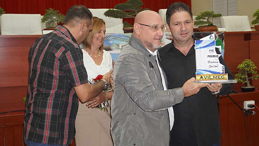 paz_corcho's tweet photo. Convocan a empresas avileñas al Premio por la Excelencia de la Calidad.
@Emp_Avilmat
@PaulinoPrezVie1 https://t.co/hFijJY0m3e
