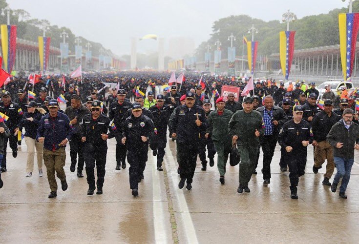 CICPC0185's tweet photo. @mijpvzla
Venezuela cuenta una policía sólida para la defensa de la patria y la soberanía  Desde el paseo monumental Los Próceres en Caracas, el Jefe de Estado venezolano, Nicolás Maduro Moros, junto al vicepresidente Sectorial para la Seguridad Ciudadana y la Paz. https://t.co/9kjqC5lHFw