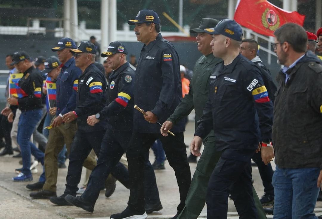 CICPC0185's tweet photo. @mijpvzla
Venezuela cuenta una policía sólida para la defensa de la patria y la soberanía  Desde el paseo monumental Los Próceres en Caracas, el Jefe de Estado venezolano, Nicolás Maduro Moros, junto al vicepresidente Sectorial para la Seguridad Ciudadana y la Paz. https://t.co/9kjqC5lHFw