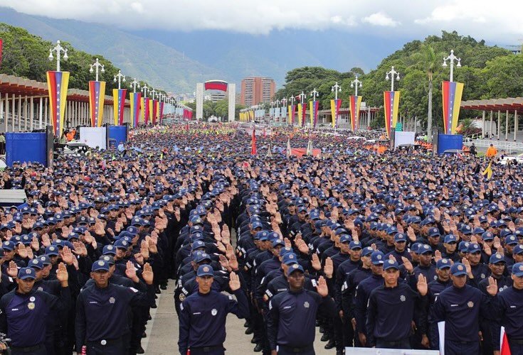 CICPC0185's tweet photo. @mijpvzla
Venezuela cuenta una policía sólida para la defensa de la patria y la soberanía  Desde el paseo monumental Los Próceres en Caracas, el Jefe de Estado venezolano, Nicolás Maduro Moros, junto al vicepresidente Sectorial para la Seguridad Ciudadana y la Paz. https://t.co/9kjqC5lHFw