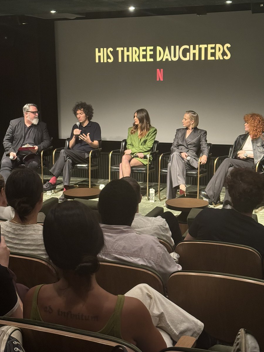 __DemonKing___'s tweet photo. Elizabeth Olsen in NYC for the ‘HIS THREE DAUGHTERS’ FYC screening event. https://t.co/fe8fxFXlqO