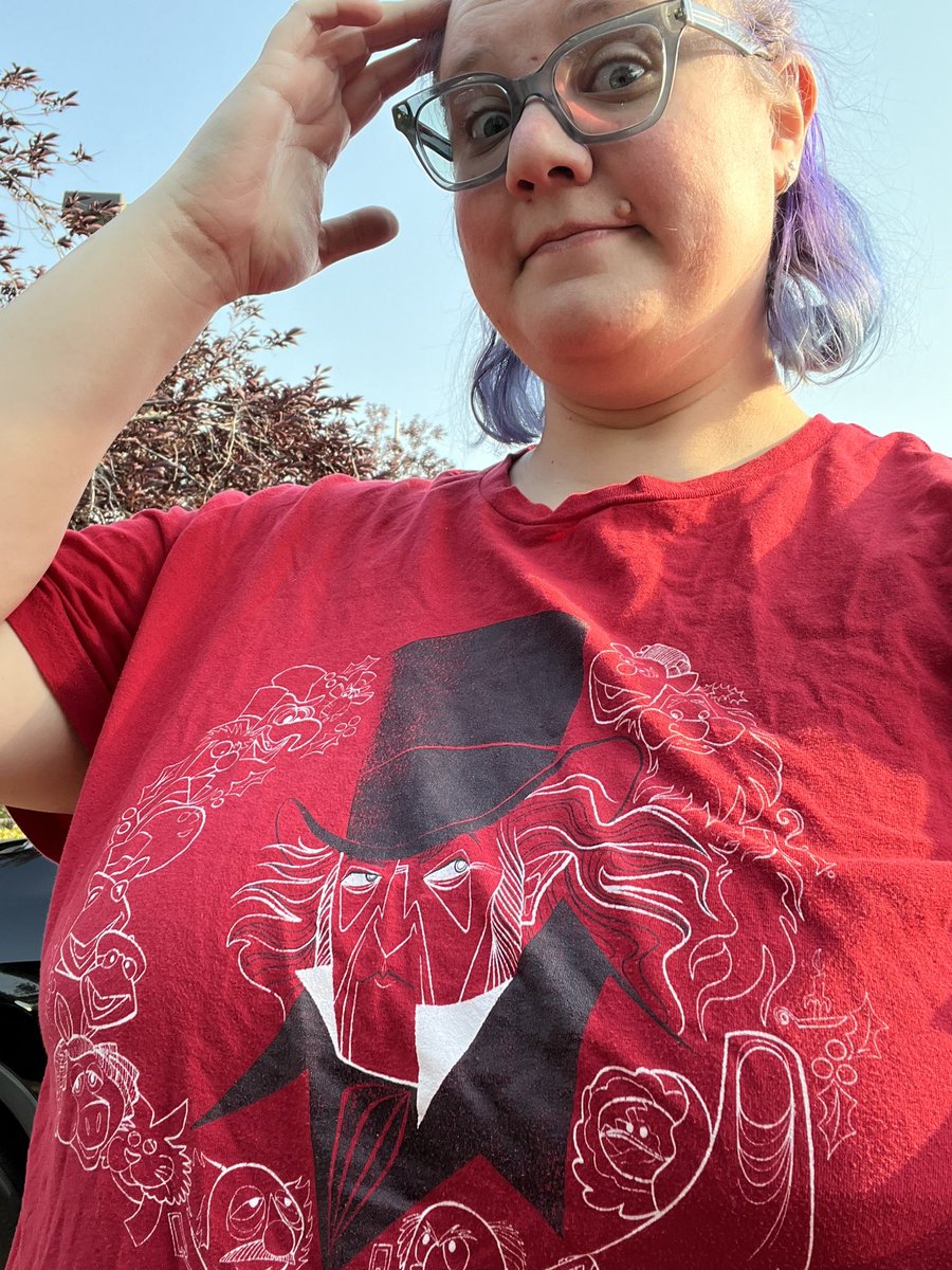 Jerr_Klingler's tweet photo. My Dad: Jerrica, why is that girl wearing a Rudolph t-shirt in the middle of Summer?

Me in one of my most prized possessions: https://t.co/O0exnncOWM