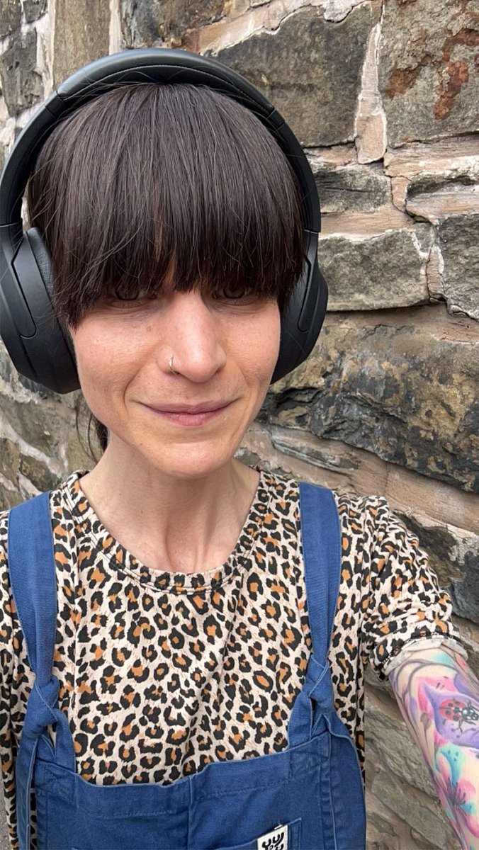 Back in my dungarees for a spoke day at CAMHS… so much learning on my final placement and so many amazing opportunities for growth. 2 days to go 😱