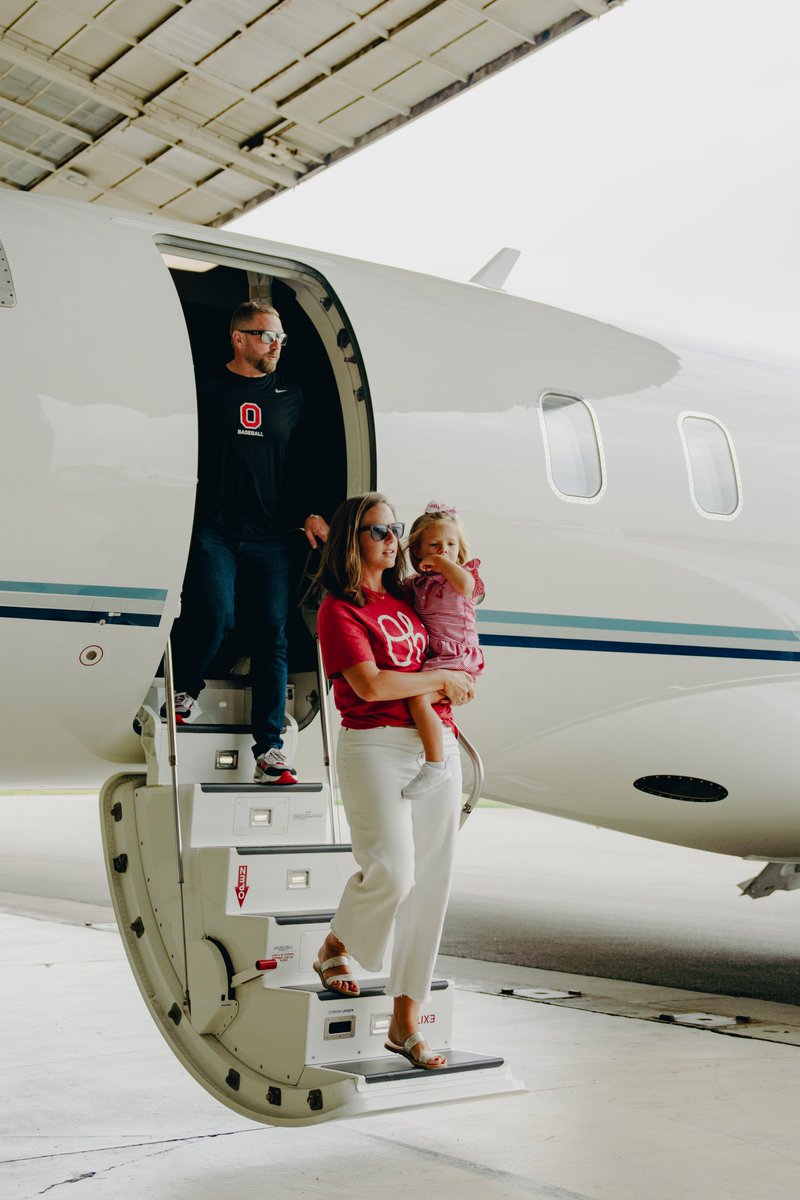 OhioStateBASE's tweet photo. The Haire family has touched down in Columbus 🛬

#GoBucks https://t.co/rViqHqY9wZ