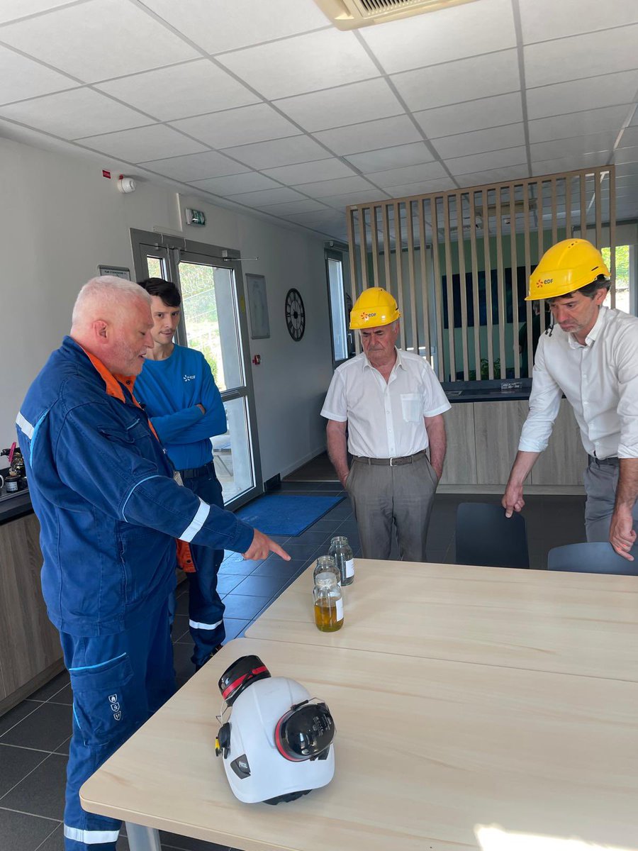 Visite de la centrale EDF de Lucciana, un outil essentiel pour l’approvisionnement énergétique de l’île. 
Elle fonctionnera aux biocarburants à l’horizon 2026 afin de lutter contre le changement climatique.
Merci aux personnels pour la découverte des installations.