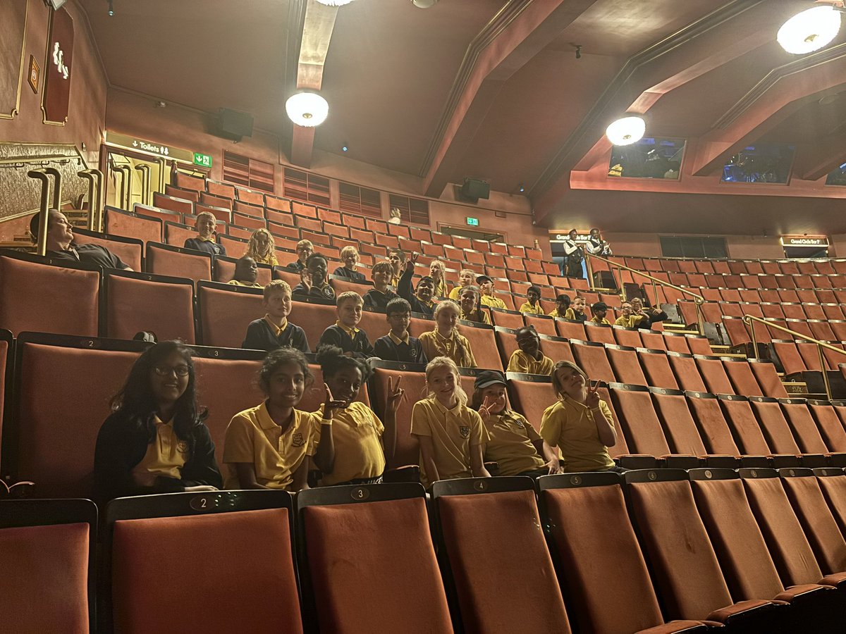 bsmyear5's tweet photo. All ready for the show to start 🦁 https://t.co/sfBjZvpG3a