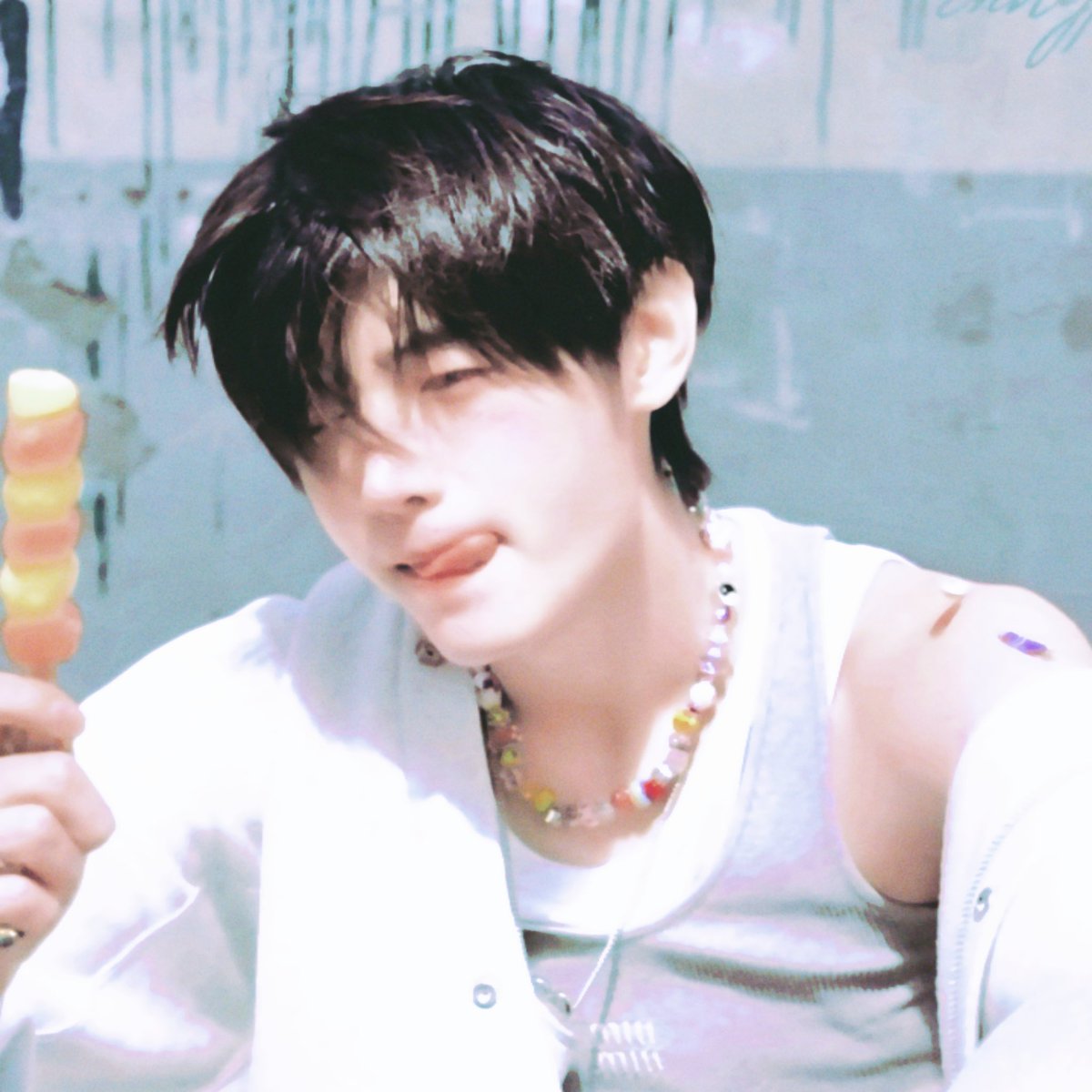 •ө• SH tweet media