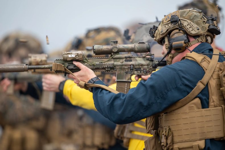 iimefmarines's tweet image. U.S. Marines with BLT 1/8, @The24MEU (SOC), and Sailors assigned to the amphibious assault ship USS Wasp (LHD 1) conduct a speed reload and other weapons familiarization drills on the flight deck while underway in the Mediterranean Sea. @USMC @USMCFEA #military #deployed