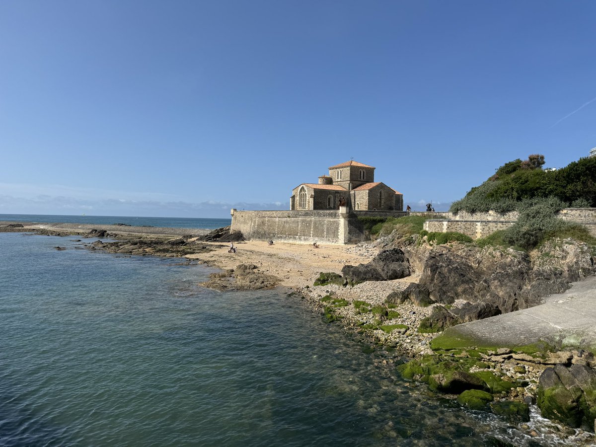 lessables's tweet photo. Clichés de La Chaume, berceau de la cité des Sables d’Olonne sous un beau soleil en ce mercredi 17 juillet 2024 ☀️ #photooftheday #destinationlessablesdolonne #nofilter #vendee https://t.co/VcICNuBkmq