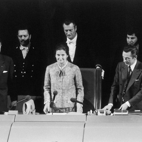 🇪🇺🇫🇷Le 17 juillet 1979, Simone Veil était élue première Présidente du Parlement européen.

45 ans plus tard, en ce début de 10ème mandature et alors que nous assistons à une montée des extrêmes, nous devons poursuivre son combat pour une Europe plus solidaire, une Europe en paix.