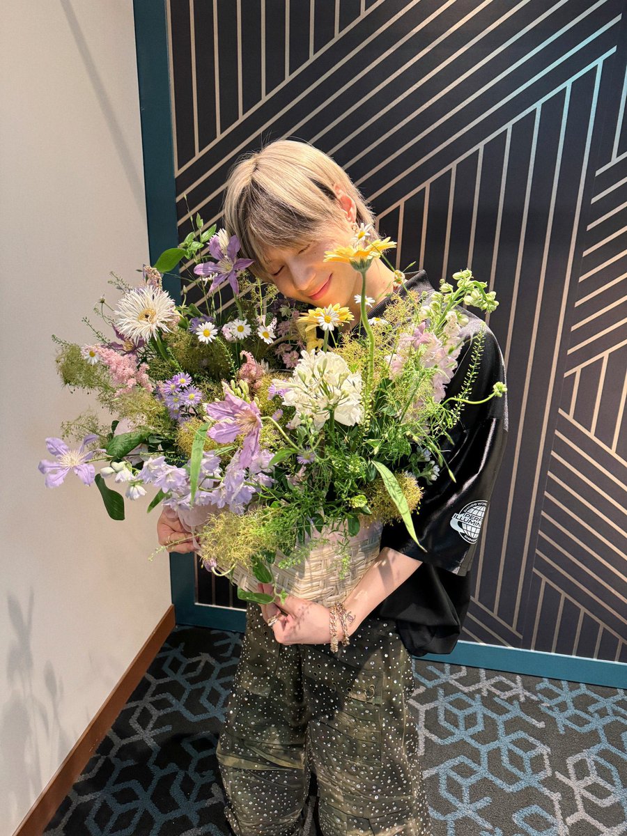 TaeminSupportJP's tweet photo. お誕生日おめでとうテミン🎂🥳
大きな幸せも小さな幸せも全部降り注いで笑顔溢れる1年となりますように！沢山の夢を叶えていくワールドスターテミンの姿をずっと応援します👑
どんな時でも私達がテミンの心の側にいること、忘れないでね！！！だいすき🩵

#탬메이트는_언제나_태민이편
#HappyTAEMINday https://t.co/3Jr2Ey57WB