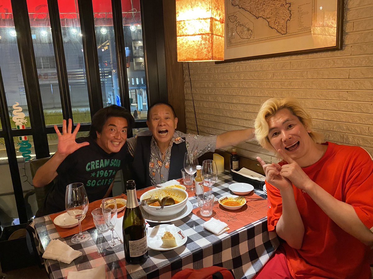 W909v9hWioPaYZt's tweet photo. 先月、単独ライブをやったTAIGAのお疲れさん会でカズレーザーも来てくれて3人で打ち上げ🍺 https://t.co/THz9kvZDZi