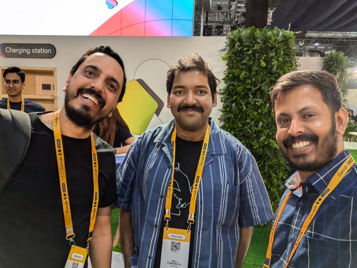 roshanrai06's tweet photo. Ran into the super helpful @rivuchakraborty at #GoogleIO #Bengaluru! Even though we just met, they generously shared KMP tips that saved us from a months-long headache ๐ #ComposeCommunity #GoogleIOBengaluru https://t.co/5RigTAowc2