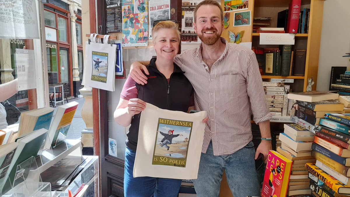 JEBooksHull's tweet photo. Thank you to @suzieedge and @AJWestAuthor for popping in today on A. J.'s book tour for The Betrayal Of Thomas True, and to Suzie for buying this fab With bag featuring ace poet @PoetDeanwilson6 xxx https://t.co/rqyOeJ6la1