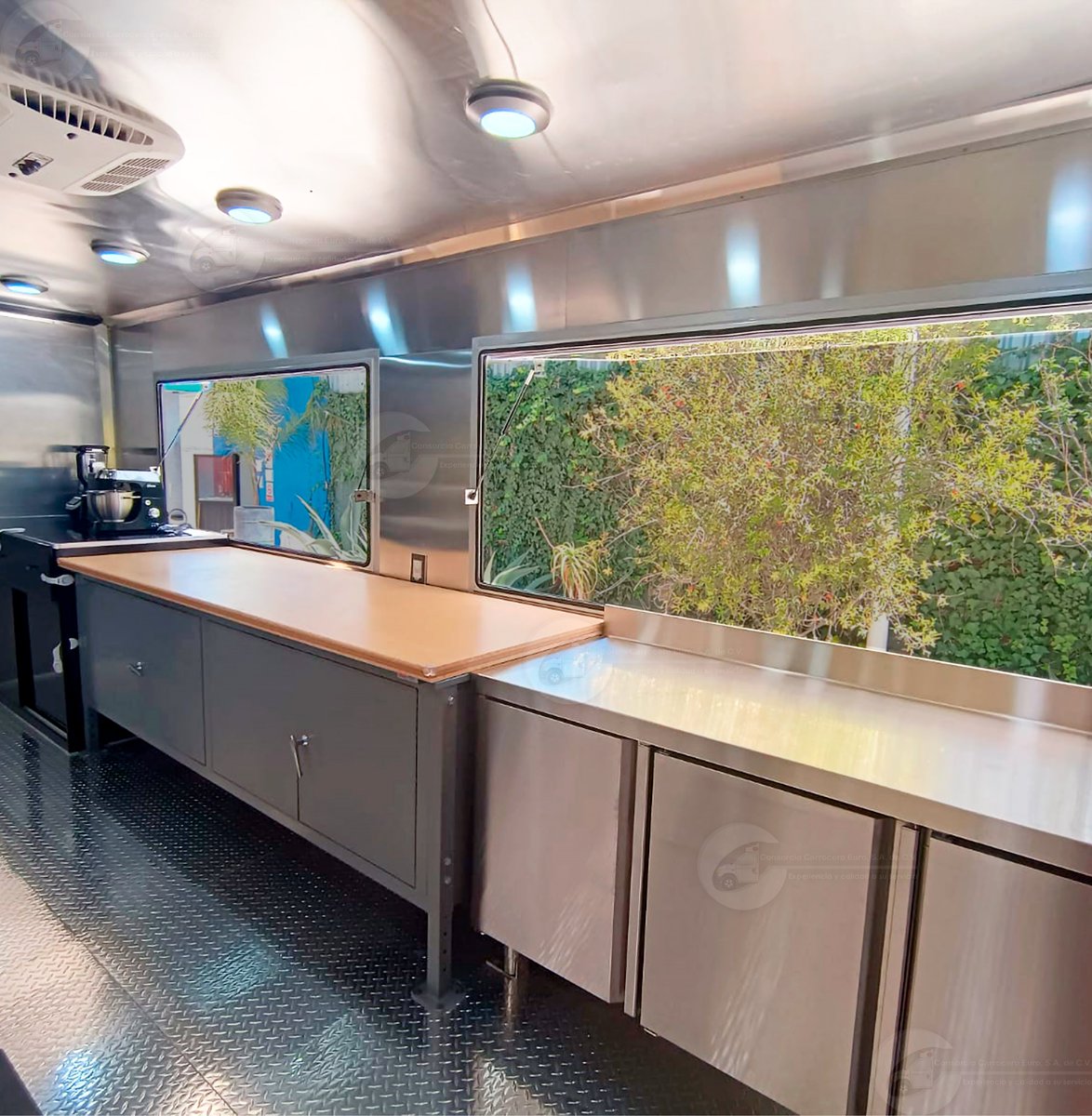 ConcaresaMx's tweet photo. FoodTruck:
sobre chasis cabina.

#Concare #foodtruck #mexico #comida #fabricantes https://t.co/gFkj8N42vZ