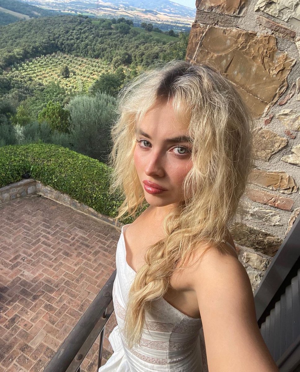 sabslcver's tweet photo. i love her selfies so much https://t.co/Jf9VAitXio