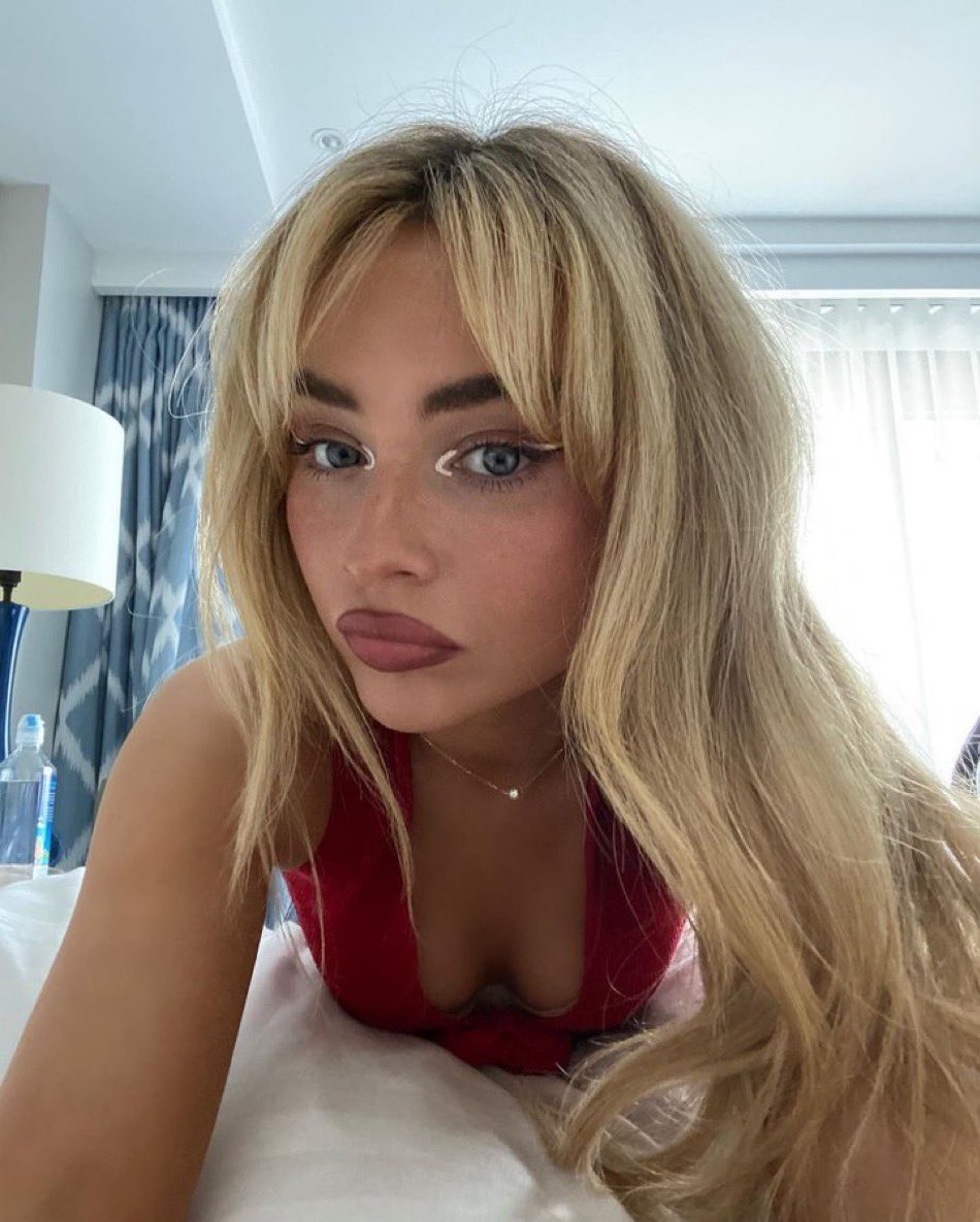 sabslcver's tweet photo. i love her selfies so much https://t.co/Jf9VAitXio