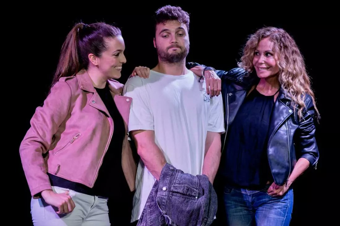 TeatroMAD's tweet photo. PROMO - 'No más besos' 💜
Si todavía no has visto esta historia de amor inesperada, ¡ahora es tu oportunidad! Tienes una gran oferta esperándote para ver a @laradibildos y a @_mirvazquez en los @TeatrosLuchana. ¡Aprovecha el descuento! 👉 https://t.co/kyuLKh7zR9 https://t.co/tLFbzOTcmU