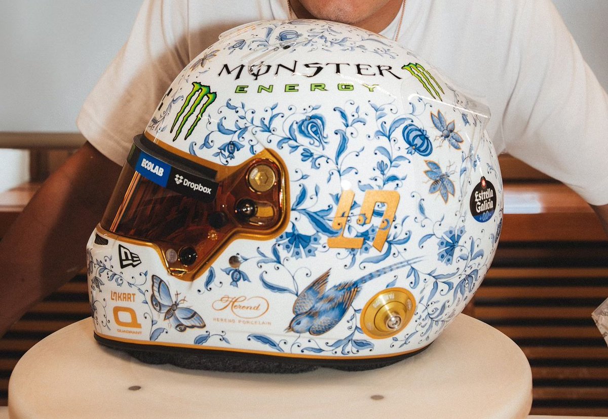McLaren News | 🇬🇧 🇦🇺 (@mclarenf1_news) on Twitter photo 🎨 Lando Norris special helmet for the Hungarian GP 🇭🇺 in collaboration with the Herend Porcelain Manufactory.
A beutiful hand painted design ✍️🏻
<a href="/HerendPorselen/">Herend Porselen</a> <a href="/LandoNorris/">Lando Norris</a> 🎨 Lando Norris special helmet for the Hungarian GP 🇭🇺 in collaboration with the Herend Porcelain Manufactory.
A beutiful hand painted design ✍️🏻
<a href="/HerendPorselen/">Herend Porselen</a> <a href="/LandoNorris/">Lando Norris</a>