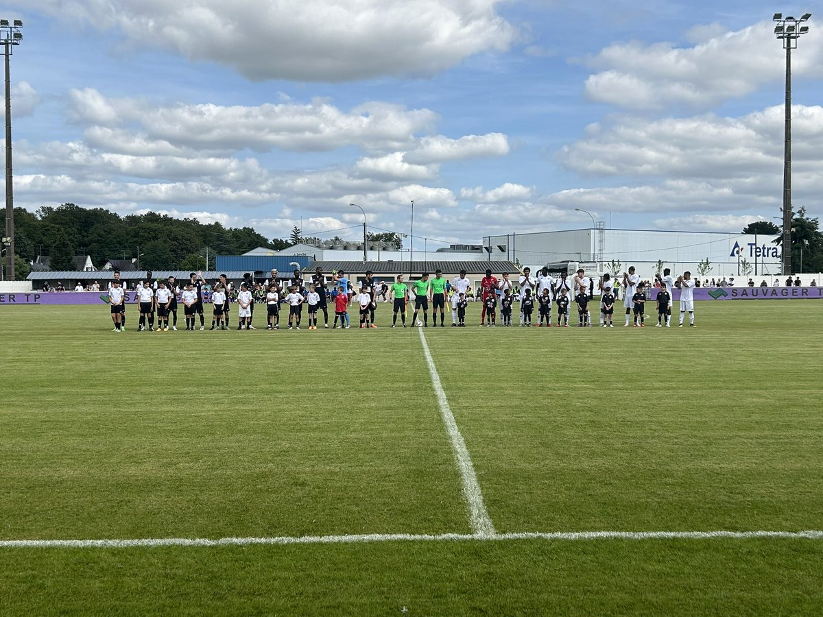 IncroyableSCO's tweet photo. ⏱️ 0’ : C’est parti pour ce premier match de préparation ! ⚫️⚪️
#VCSCO 0-0 https://t.co/09NAKel4He