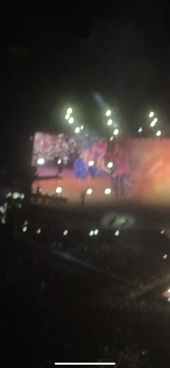 wolfsyar's tweet photo. Foto di taylor swift che non avete visto perché le ho scattate io https://t.co/sLc38OOdQo