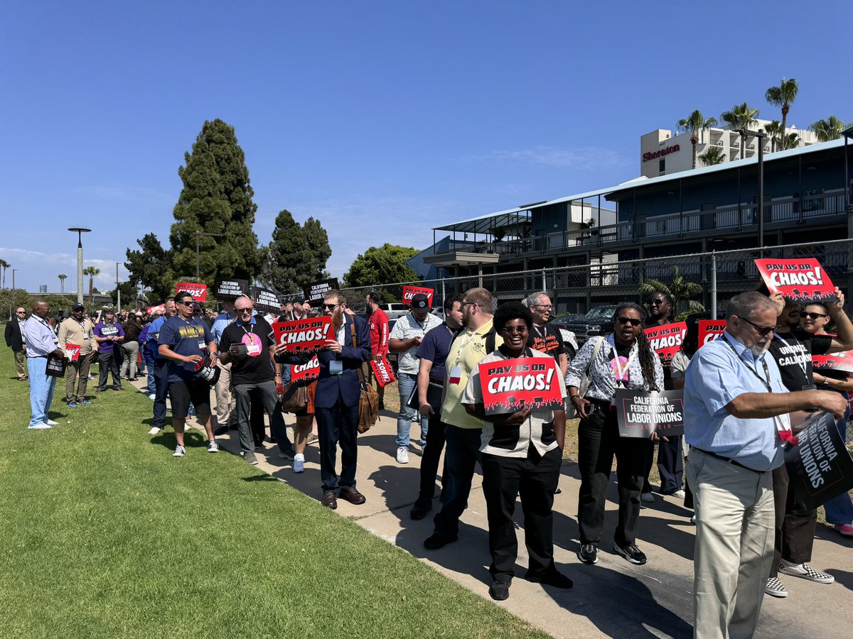 SDLaborCouncil's tweet photo. Hundreds of unions from across the state marched in solidarity with @afacwa in their fight for a fair contract, leading the way are our leaders Sara Nelson @flyingwithsara, Lorena Gonzalez @lorenasgonzalez and Brigette Browning. https://t.co/1UsSL4nvvV