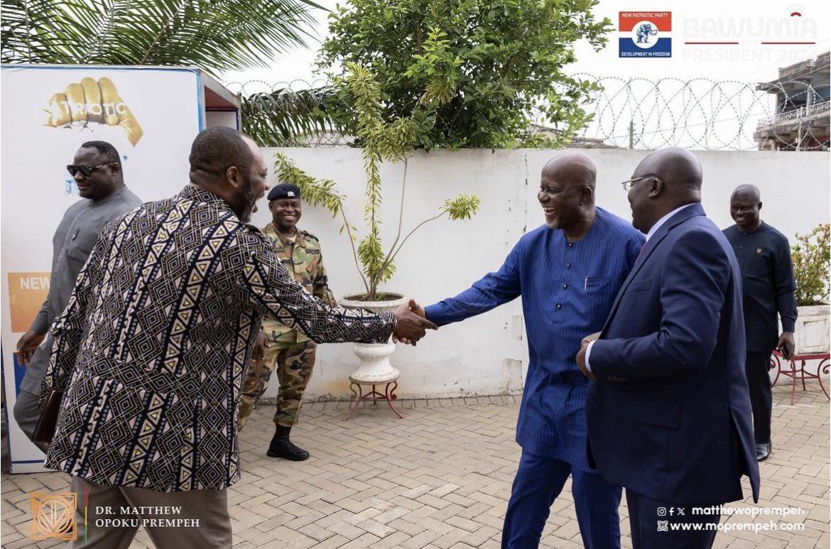 MatthewOPrempeh's tweet photo. It was a privilege for me to accompany the flagbearer of the New Patriotic Party, H.E Alhaji Dr. Mahamudu Bawumia to visit and listen to counsel from members of the Council of Elders of our Party. 

The depth of experience and wisdom shared will be invaluable in the campaign ahead and indeed the governance of our country. 

It is Possible. 

#BawumiaforPresident
#ServiceAndLeadership