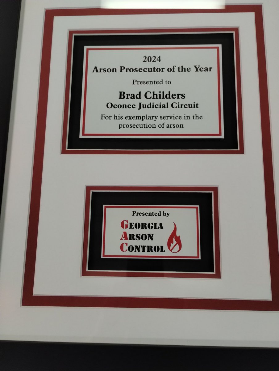 Congratulations are in order for Brad Childers, Chief Assistant District Attorney with Oconee Judicial Circuit, for being this year’s recipient of the 2024 Arson of the Year Award!

📸 with Brad Childers is Ken LeCroy with Georgia Arson Control

#GAprosecutors