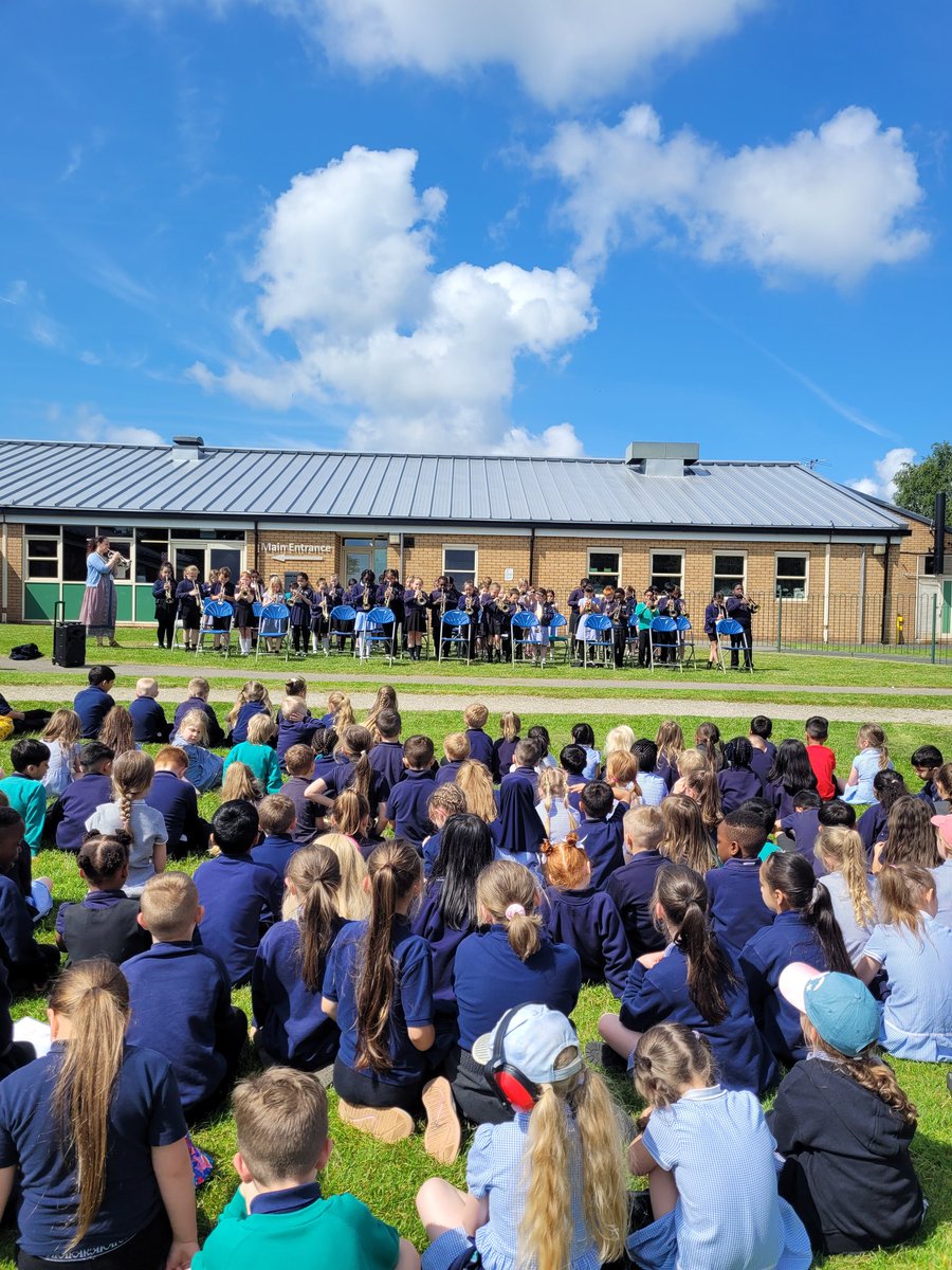 Y3Claytonce's tweet photo. Year 3 put on a fantastic performance on their trumpets for eyfs and KS1 today! Well done everyone! @ClaytonCEStJohn @BradfordMusic1 https://t.co/YkxiVyYjcN