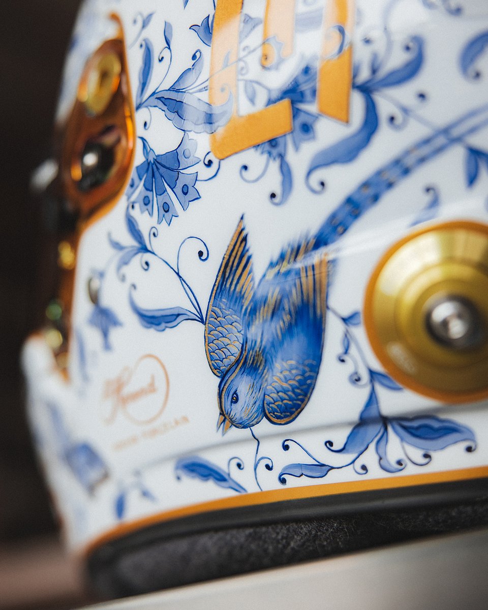 LN4's tweet photo. Hand painted. Gold detailing. That is one epic helmet 😮‍💨 https://t.co/9E0Lq7FHls