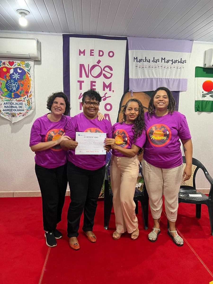 mmcnacional's tweet image. 🗓️ Durante os dias 09 a 12 de julho, a companheira Marlene Andrade do MMC ES, participou do terceiro e último módulo do Curso Nacional Mulheres e Agroecologia promovido pela Contag, GT mulheres da ANA e UNB. 👩🏽‍🌾💪🏽🌱

#MulheresCamponesas 
#Agroecologia 
#Formação