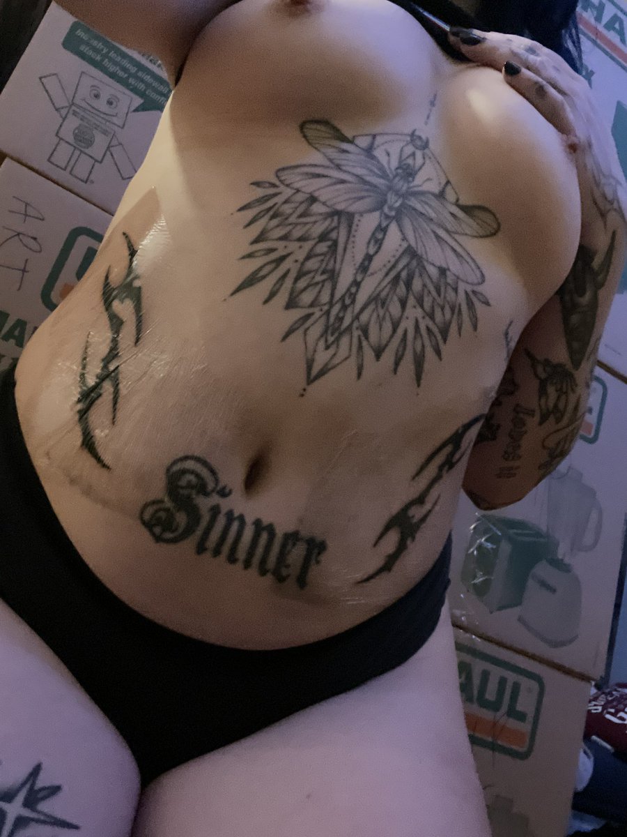spacekw33n's tweet photo. fresh tattoos❤️✨ #Onlyfans #onlyfansgirl #linkinbio #tattoos #tattedgirls #onlyfansbabe https://t.co/4u1DQIinZT