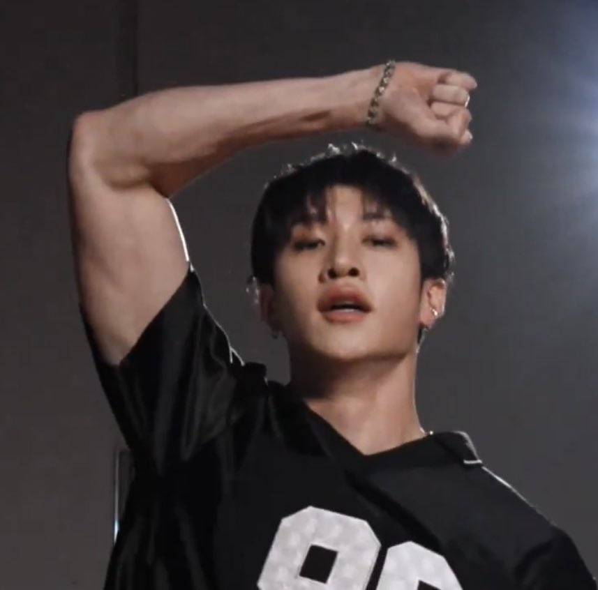 channieville's tweet photo. THE DUALITY OF BANG CHAN https://t.co/6KOYjFlhyc