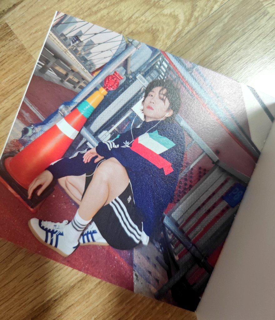 4everhoony111's tweet photo. 포토북 감성 너무 조아용🥺

#이승훈 https://t.co/5VSx3042xD