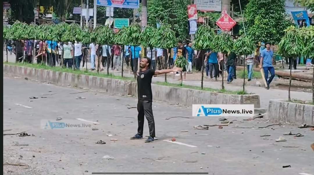 RamimBhuiyan3's tweet photo. The situation in Bangladesh is horrible. Police, BGB &amp; ruling party's terrorist are on killing mission😥😥

#Save_Bangladeshi_students 
#SaveBangladeshiStudents 
#SaveBangladeshiStudents https://t.co/qnygeLB7na
