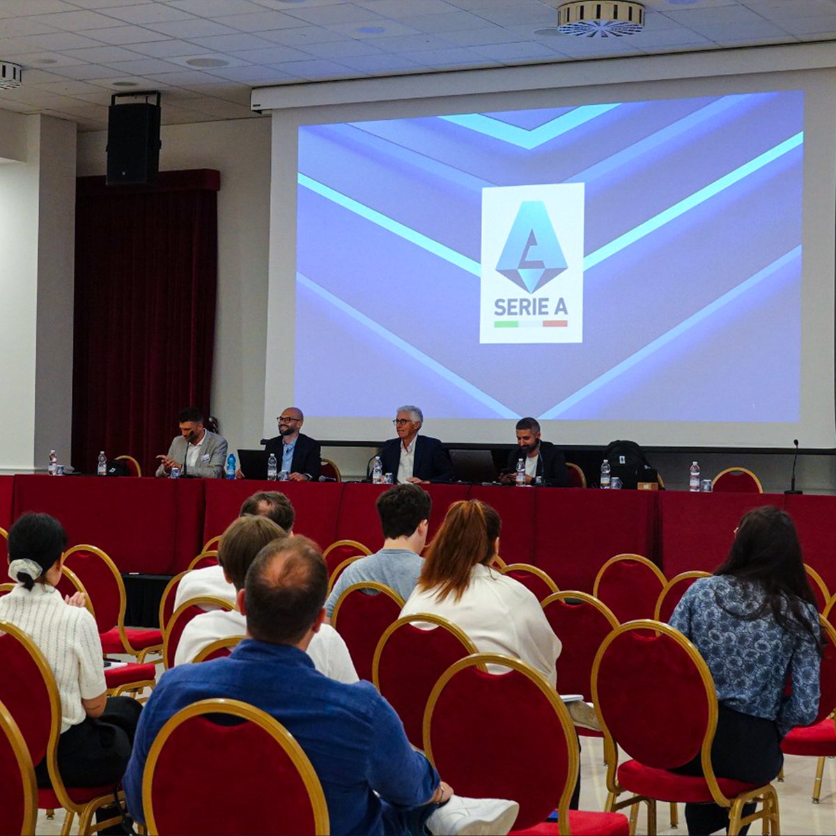 Un piacevole salto nel passato...

Grazie a Lega Pallavolo Serie A per l'invito a raccontare le attività editoriali di Lega Serie A nel Media Day organizzato in occasione del #VolleyMercato della stagione 2024-25.

#legavolley #pallavolo