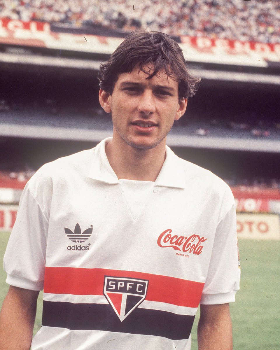 SaoPauloFC's tweet photo. 3️⃣0️⃣ anos do Tetra! ⭐️⭐️⭐️⭐️🇧🇷

Neste dia 17 de julho, em 1994, o Brasil conquistava a sua quarta Copa do Mundo, e com quatro representantes do Tricolor no elenco: Müller, Cafu, Zetti e Leonardo!

Os ex-tricolores Raí, Ronaldão, Ricardo Rocha e Gilmar, recém-saídos do clube, também fizeram parte do grupo da Seleção.

#VamosSãoPaulo 🇾🇪