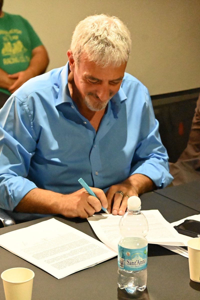 UILTECNAZIONALE's tweet photo. 🔴🟢🔵Contratto Calzature: siglata l’ipotesi di accordo per il rinnovo 2024-2026.
197 euro l’aumento complessivo nel triennio

Leggi il comunicato stampa unitario 👇

https://t.co/0prBbAHDtz https://t.co/jvwMjI0O2u