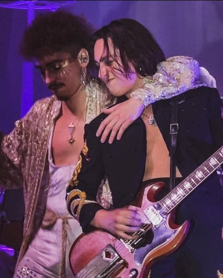 clairavel_'s tweet photo. “If you need to — lean your weight to me” https://t.co/3TDlbs0o6K
