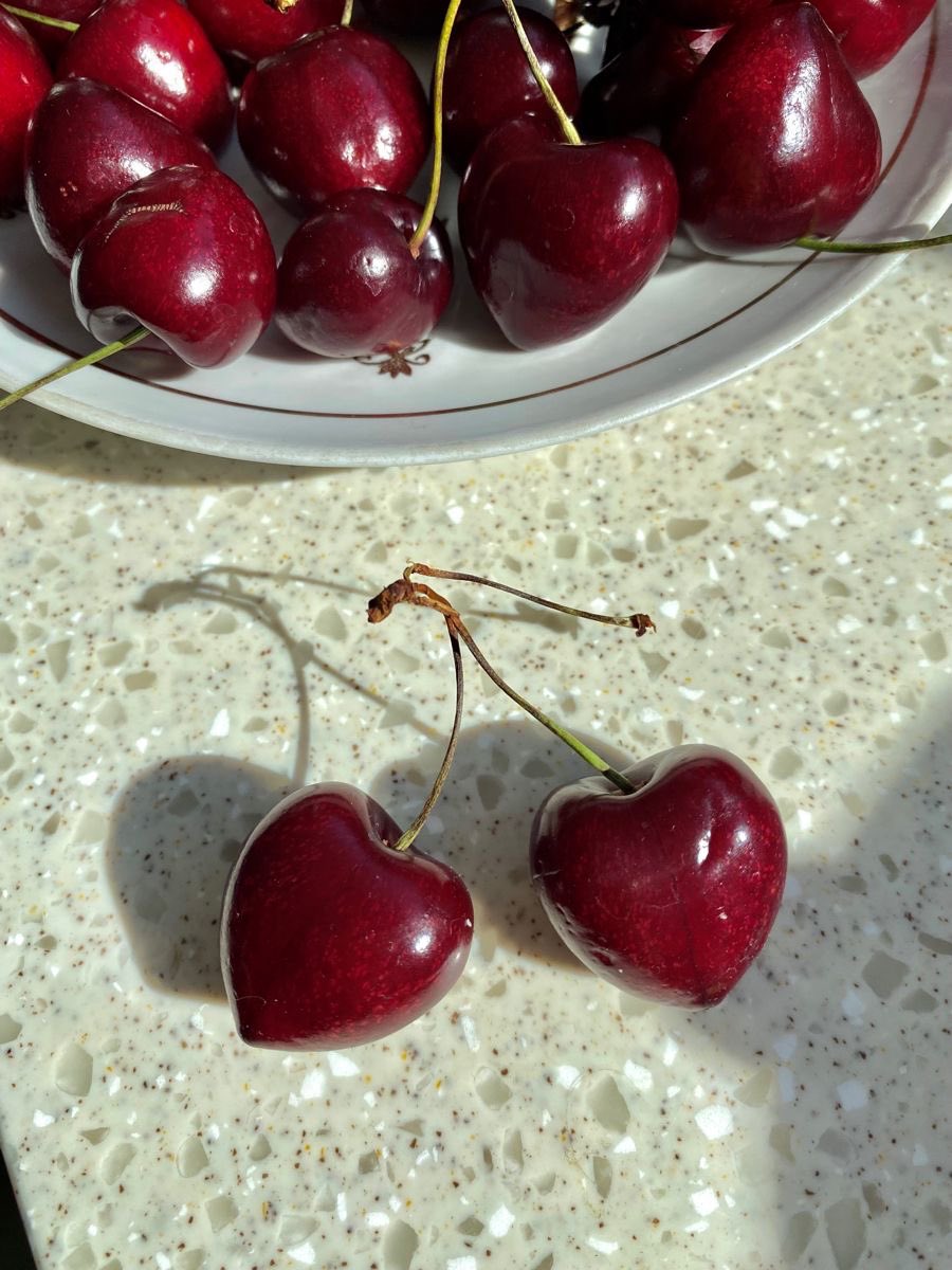 i3Moment's tweet photo. Heart shaped cherry 🍒 https://t.co/KsJwZ02d9D