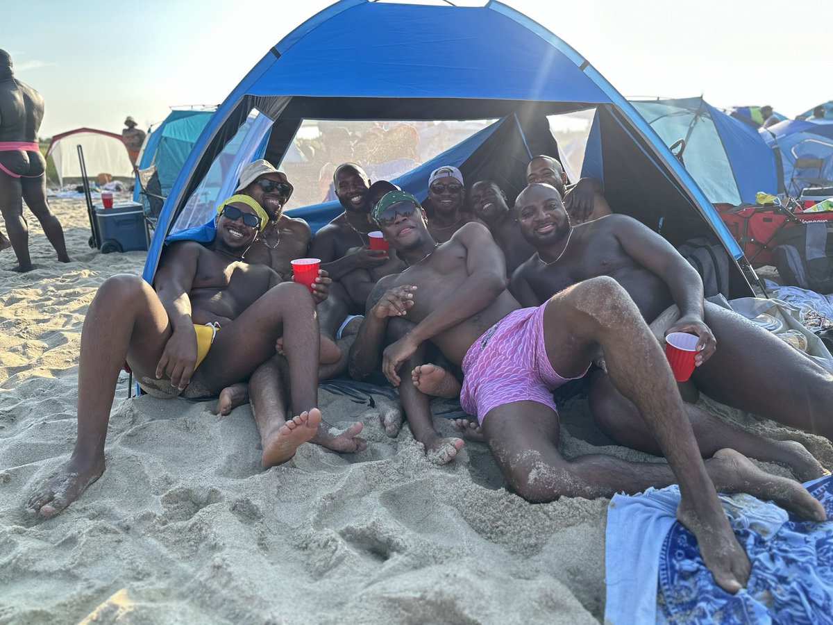 Kingdra89's tweet photo. Get me out of the office and back to Gunnison Beach💚😭 https://t.co/3yhPbbX8Y4