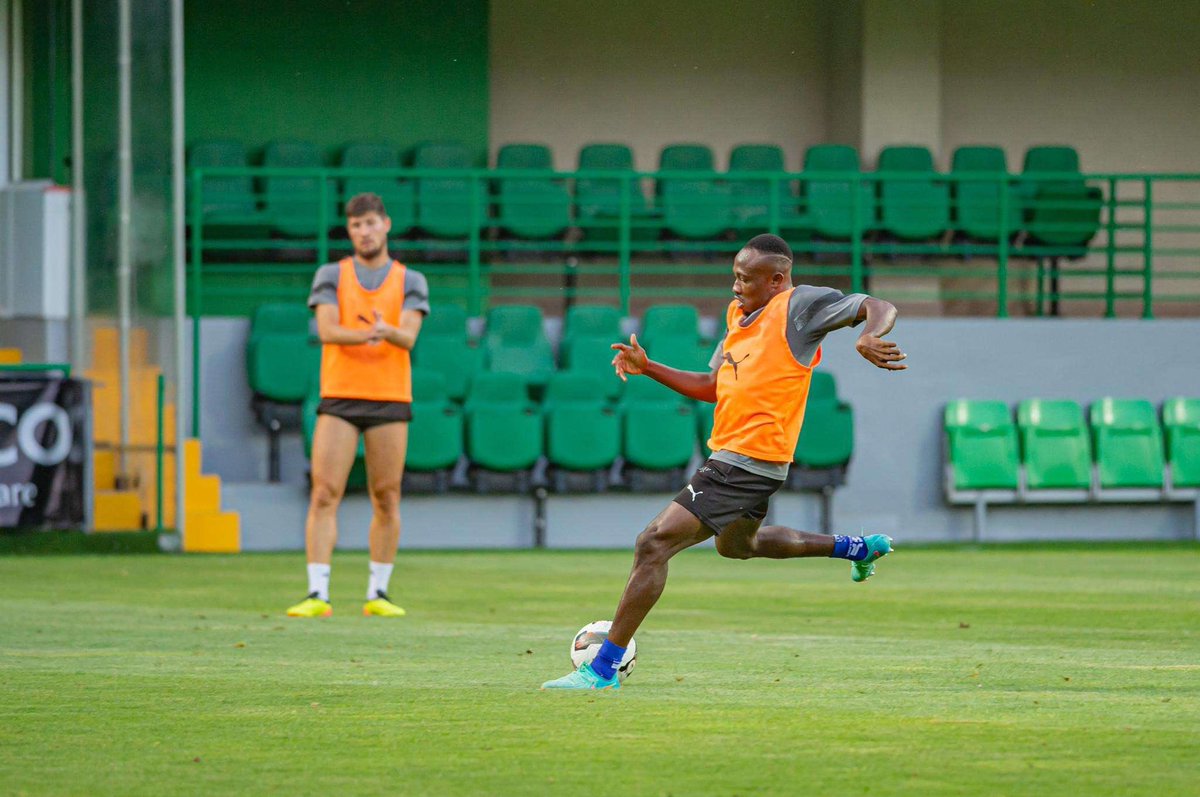 severindamiens's tweet photo. Champions League qualification @FC_Petrocub Go for Gold. 💪🏾🙏🏾
Good luck player🍀 @david_abagna 
@ChampionsLeague https://t.co/hZNFFBJxXC