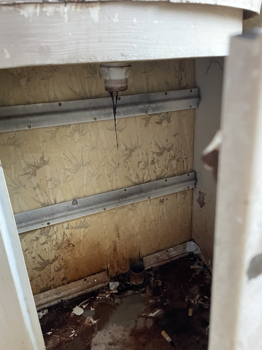 NeerajMundada's tweet photo. @IRCTCofficial @SCRailwayIndia @RailMinIndia @RailwaySeva 

Train no : 22705  JAT HUMSAFAR

Coach: B10 
PNR: 4910259266

Please have someone to fix it. https://t.co/3WaHZD7m2x