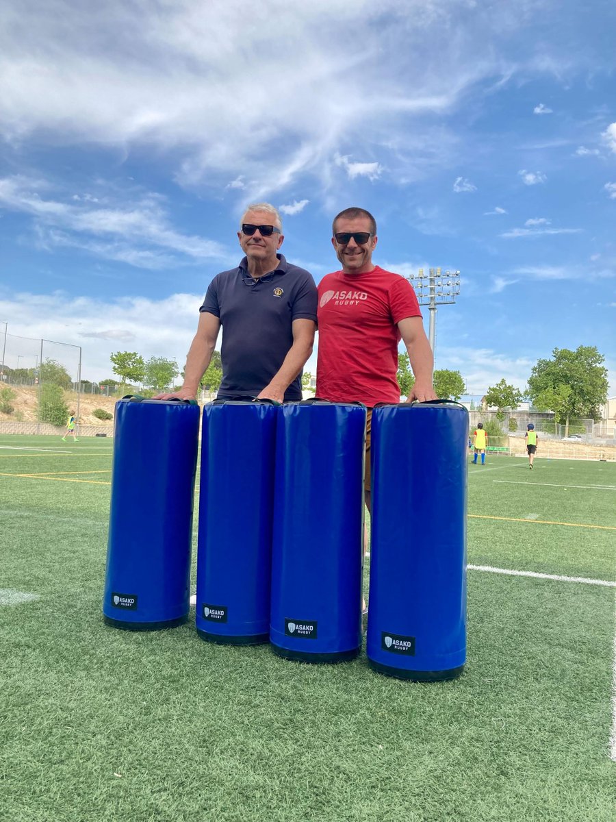 RugbyMadrid's tweet photo. #AcuerdoFRM LA FEDERACIÓN DE RUGBY DE MADRID Y ASAKO RUGBY FIRMAN UN ACUERDO DE COLABORACIÓN🤝

Asako confecciona material deportivo de alta calidad para la práctica del rugby

#RugbyMadrid #NuestroRugby https://t.co/IOGHmT64dj